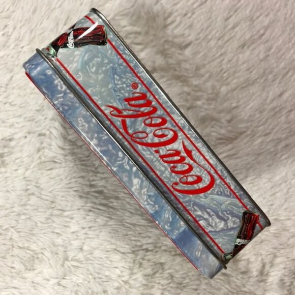 NWOT Coca-Cola 'Chillin' Polar Bear' 1000pc Puzzle in Collectible Tin - Picture 7 of 9